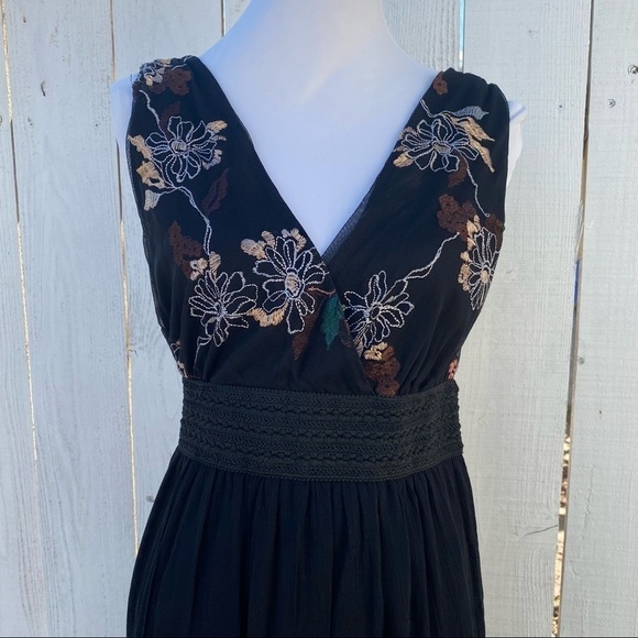 Lapis Black Maxi V neckline Size Medium - Picture 6 of 9